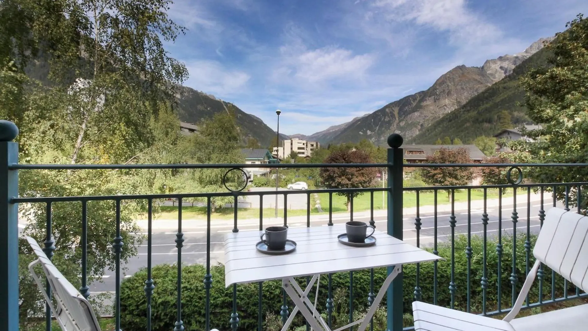 Albertine - Centre De Chamonix - Garage - Mountain Views! Apartment